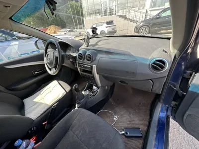 Nissan Almera 