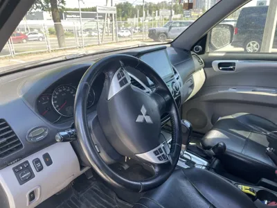 Mitsubishi PAJERO_SPORT