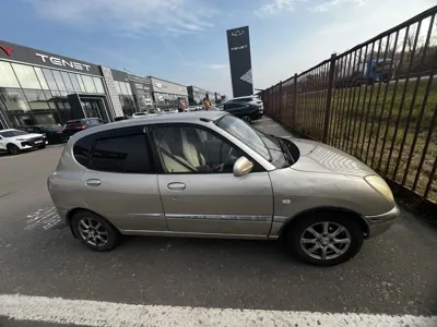TOYOTA DUET